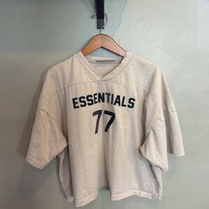 Cropped Fear of God Essentials Tee